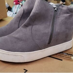 Universal Thread Cindy Gray Suede Wedge Zip Sneakers Sz 11 NWT